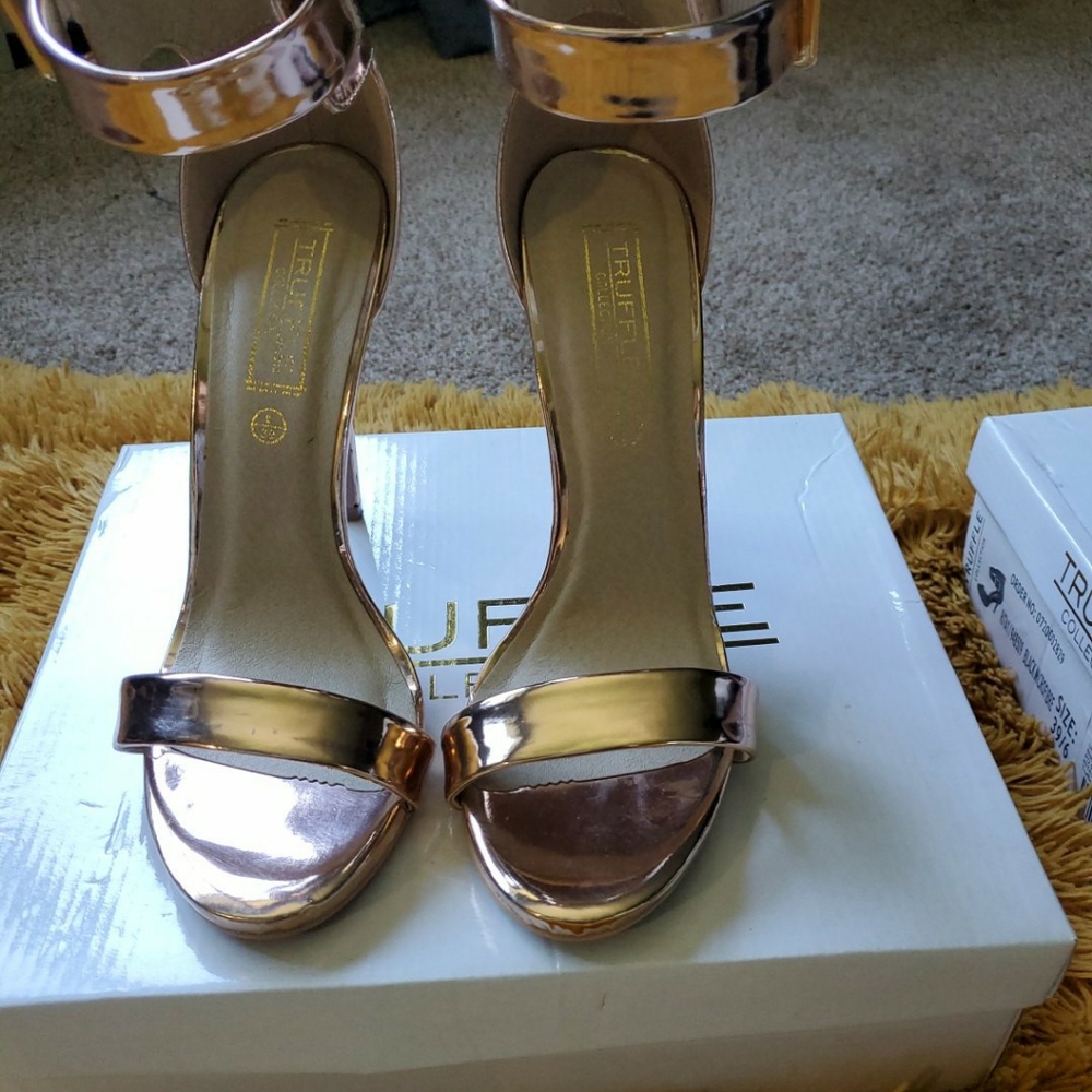 Sandals - Picture 2 of 2